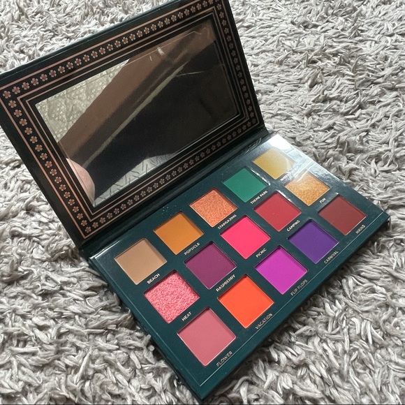 Ace Beautē Nostalgia eyeshadow palette, bright gun colors, shimmery & matte NEW* - Picture 3 of 4